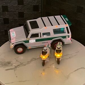 Vtg 2004 Hess 40th Anniversary Toy Truck Sport Utility Vehicle/2Motorcycles set